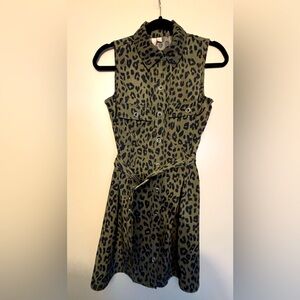 Sleeveless shirtdress, green and black leopard print